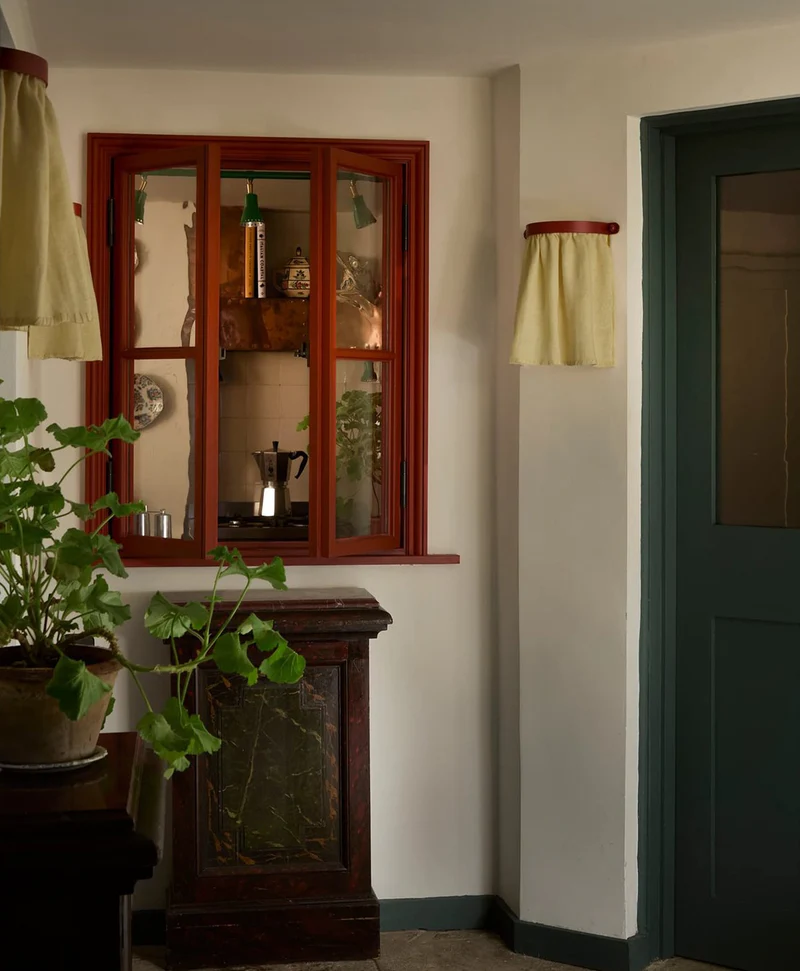 gallery-5 0433 Mylands Beata Heuman 188 06. Hallway No.1 Beata White Walls And Ceiling No. 10 Overall Door Architrave And Ski 84b58f55 1e3e 46de B9e0 148e7e80ad54
